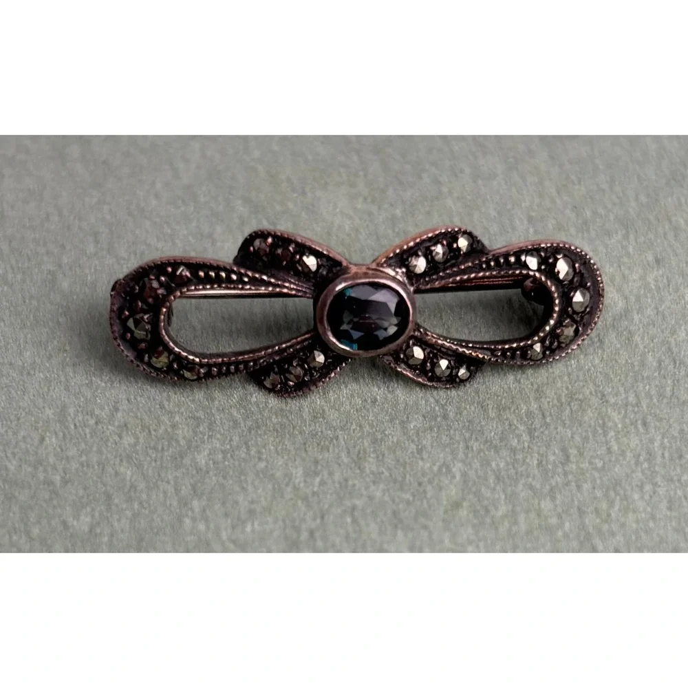 Sterling Silver Bow‎ Brooch Pin with Blue Stone and Marcasite Accents P099
